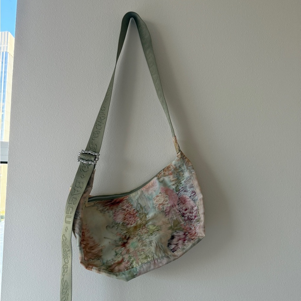 Baggu Collina Strada Medium Crescent Chrysanthemum